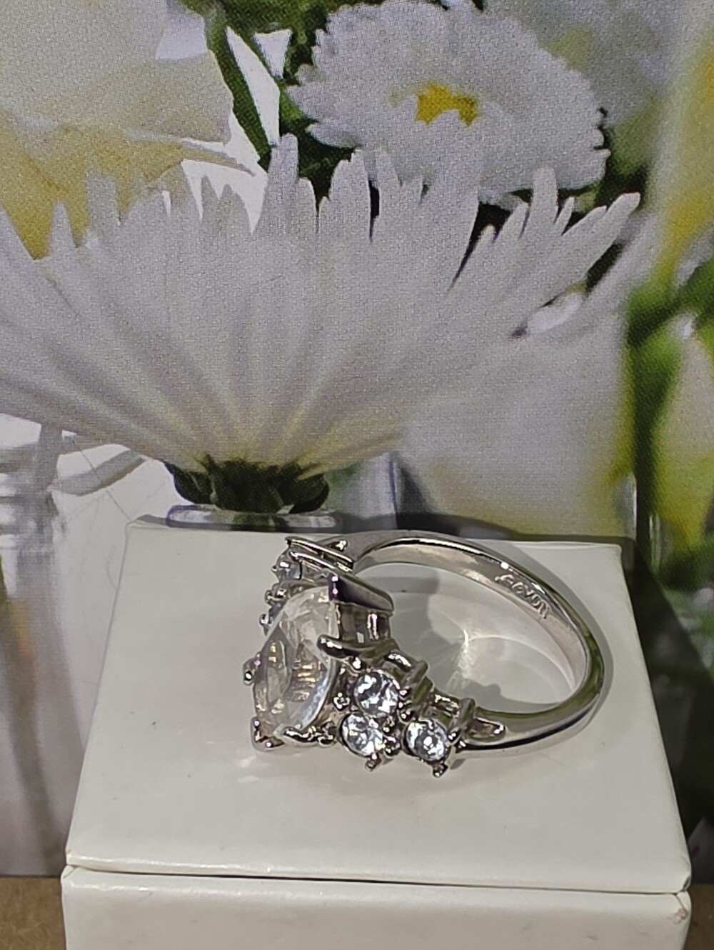 #2597, Vtg Avon Ring 1980'S Size 5, Marquis Shape Cubic Zirconia Stones. Nwot. - Picture 2 of 5